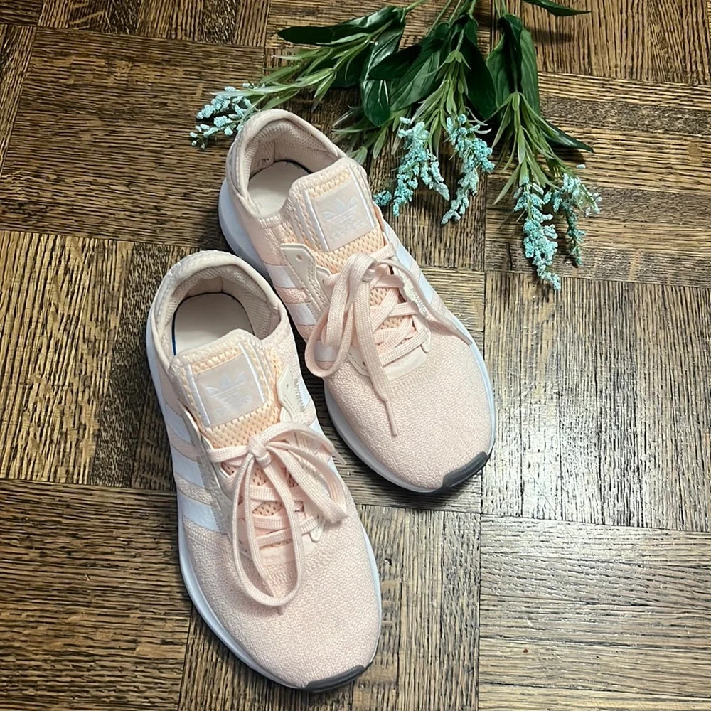 ADIDAS Swift Run / Running shoes